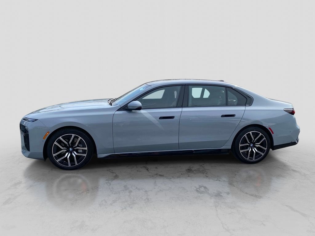 Used 2023 BMW 760i xDrive image 2