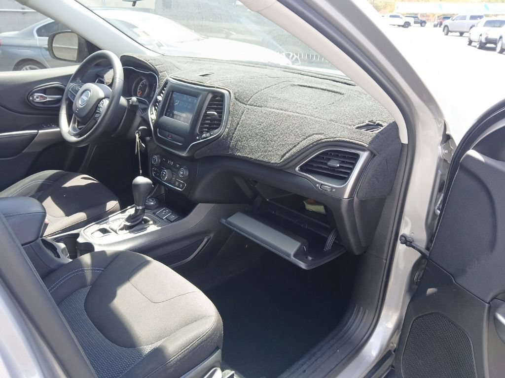 Used 2019 Jeep Cherokee Latitude w/ Popular Appearance Group AWD/4WD image 14