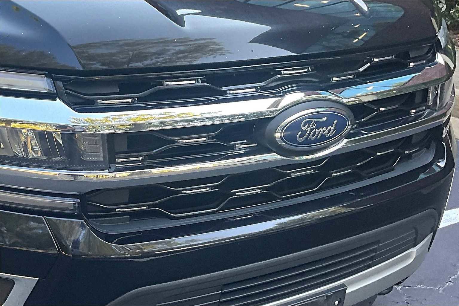 Used 2023 Ford Expedition Limited image 57