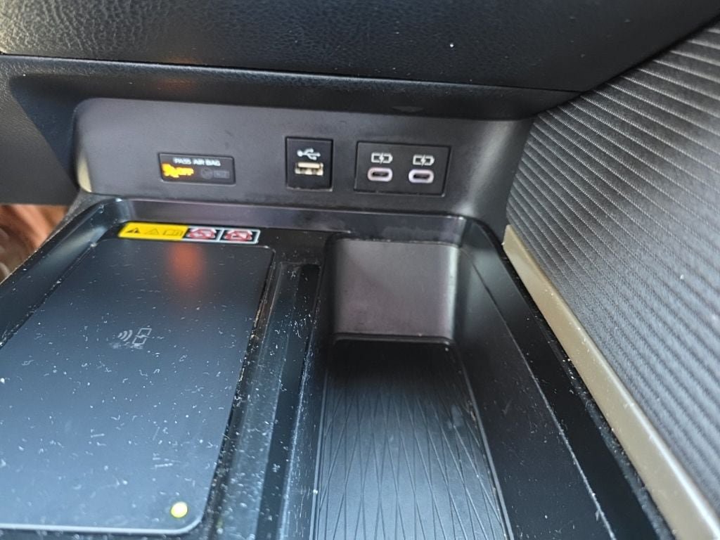 Used 2025 Toyota Camry SE FWD image 26
