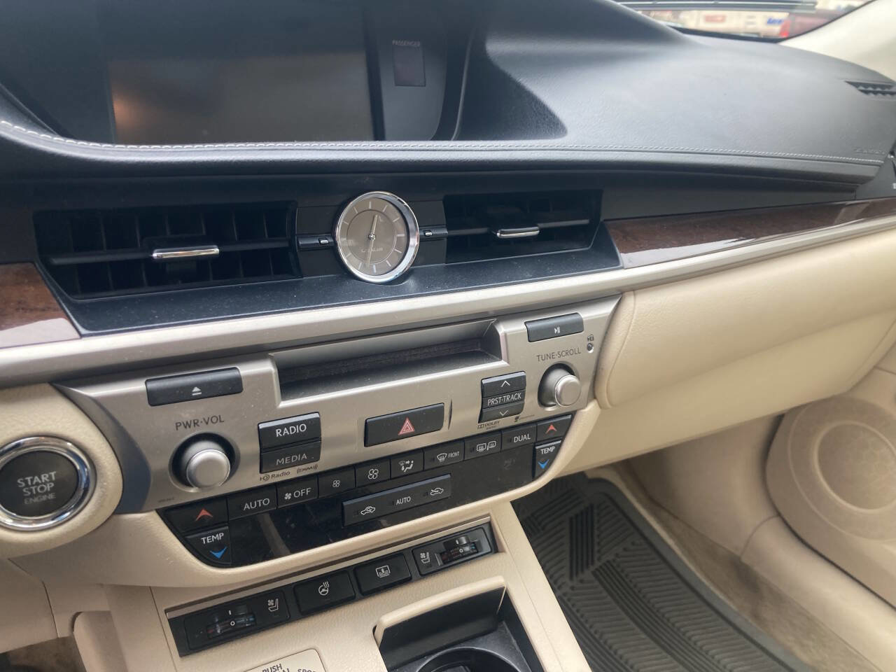 Used 2014 Lexus ES 350 Base 4dr Sedan w/ Luxury Package FWD image 21