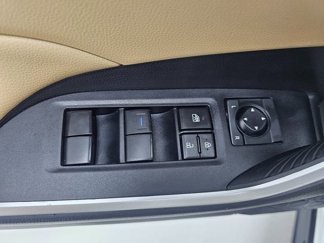 Used 2021 Toyota RAV4 XLE w/ Convenience Package image 25