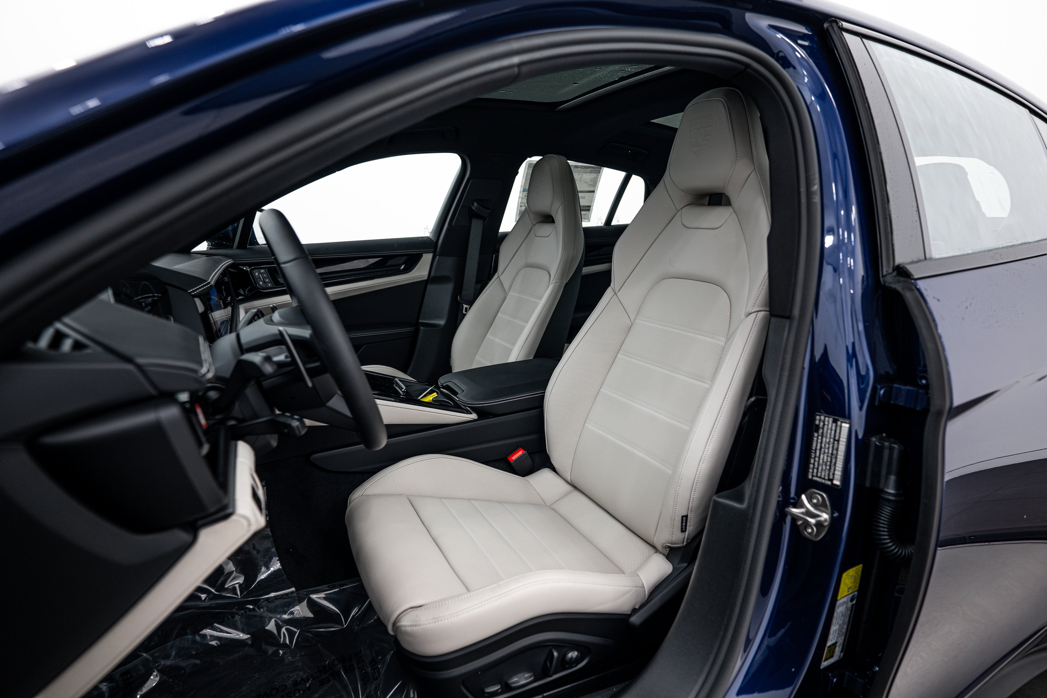 Certified 2026 Porsche Panamera 4 AWD/4WD image 5