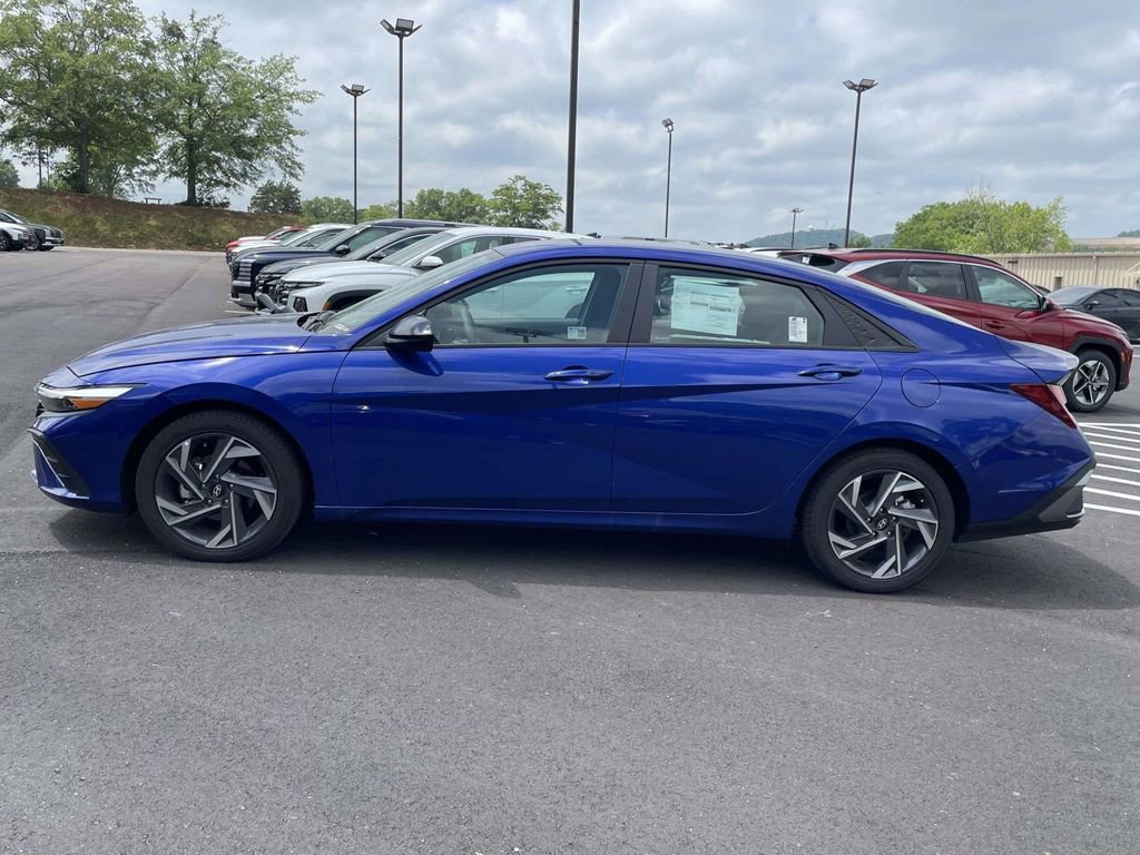 Used 2025 Hyundai Elantra Sport FWD image 6