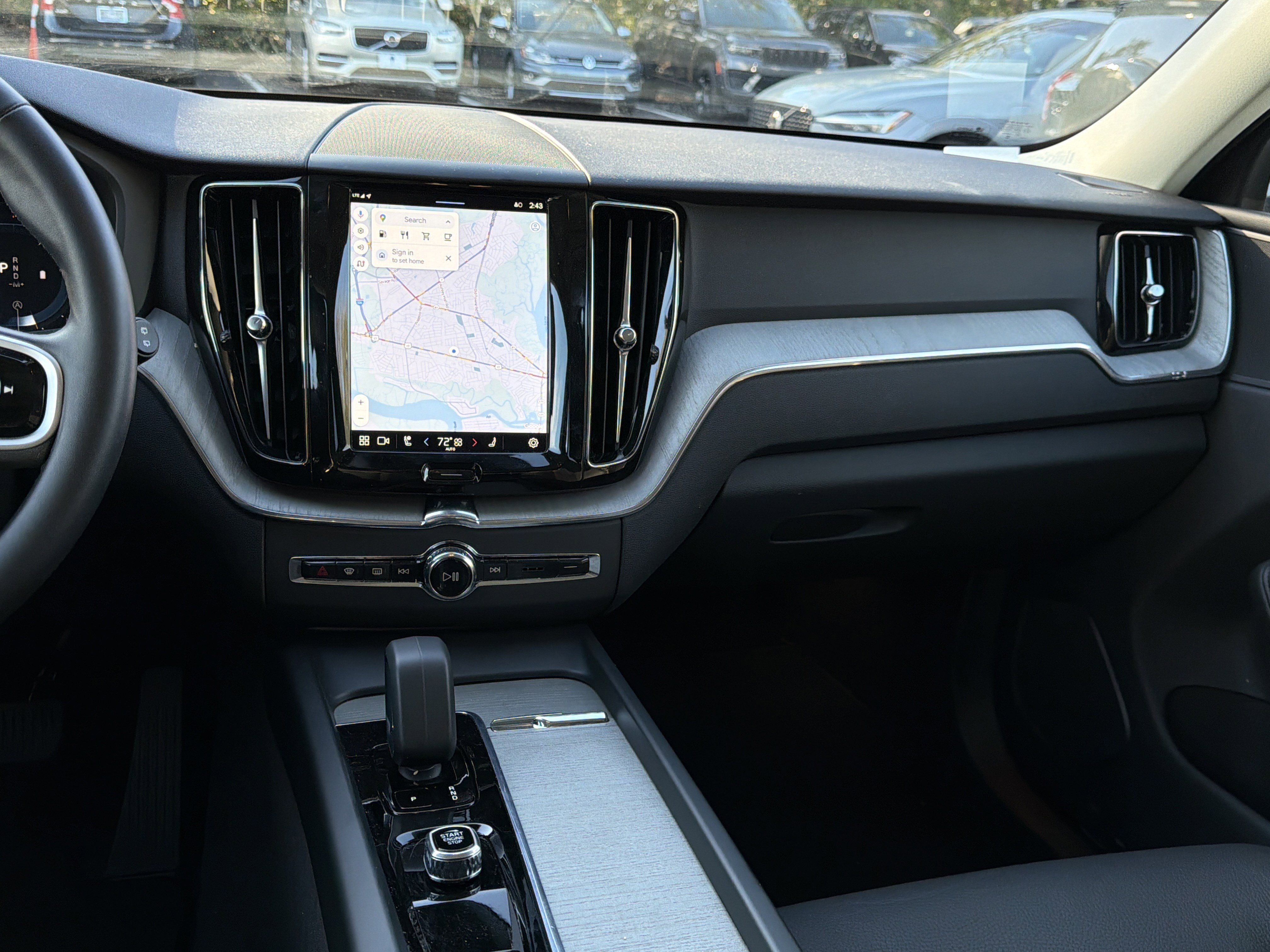 Certified 2025 Volvo XC60 B5 Plus image 31