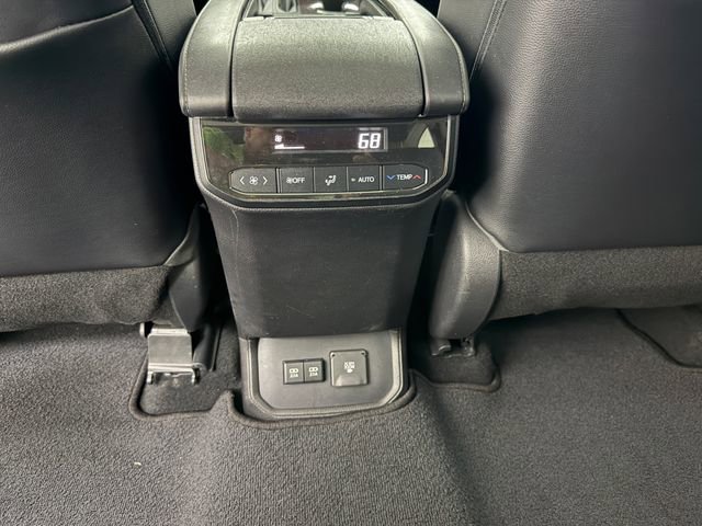 Used 2021 Toyota Highlander Limited FWD image 32