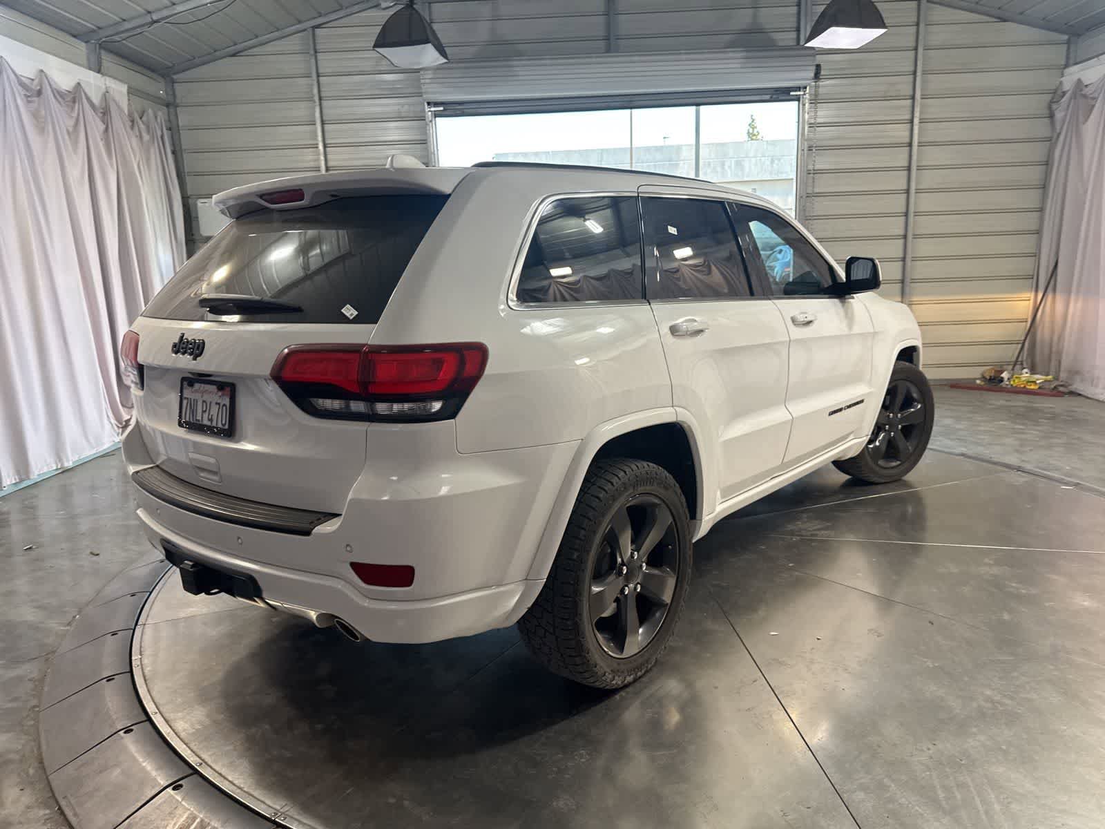 Used 2015 Jeep Grand Cherokee Altitude RWD image 5