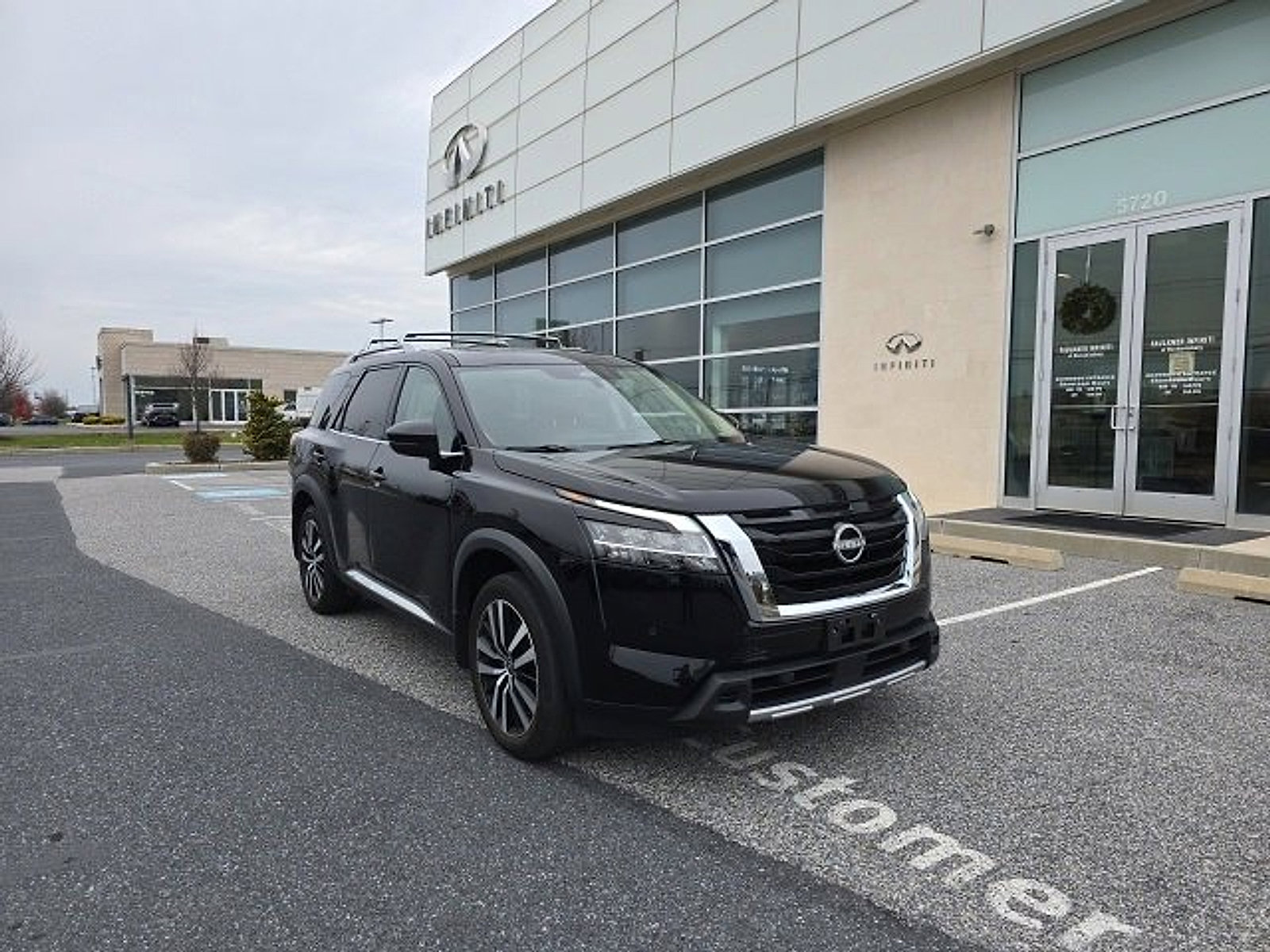 Used 2023 Nissan Pathfinder Platinum w/ Cargo Package