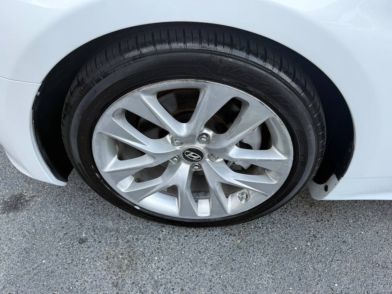 Used 2014 Hyundai Genesis 3.8 RWD image 9