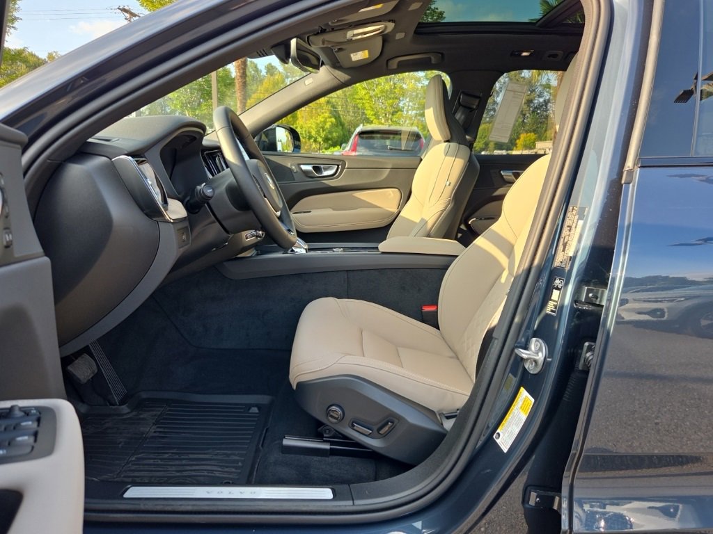 New 2026 Volvo XC60 B5 Plus w/ Protection Package Premier image 4