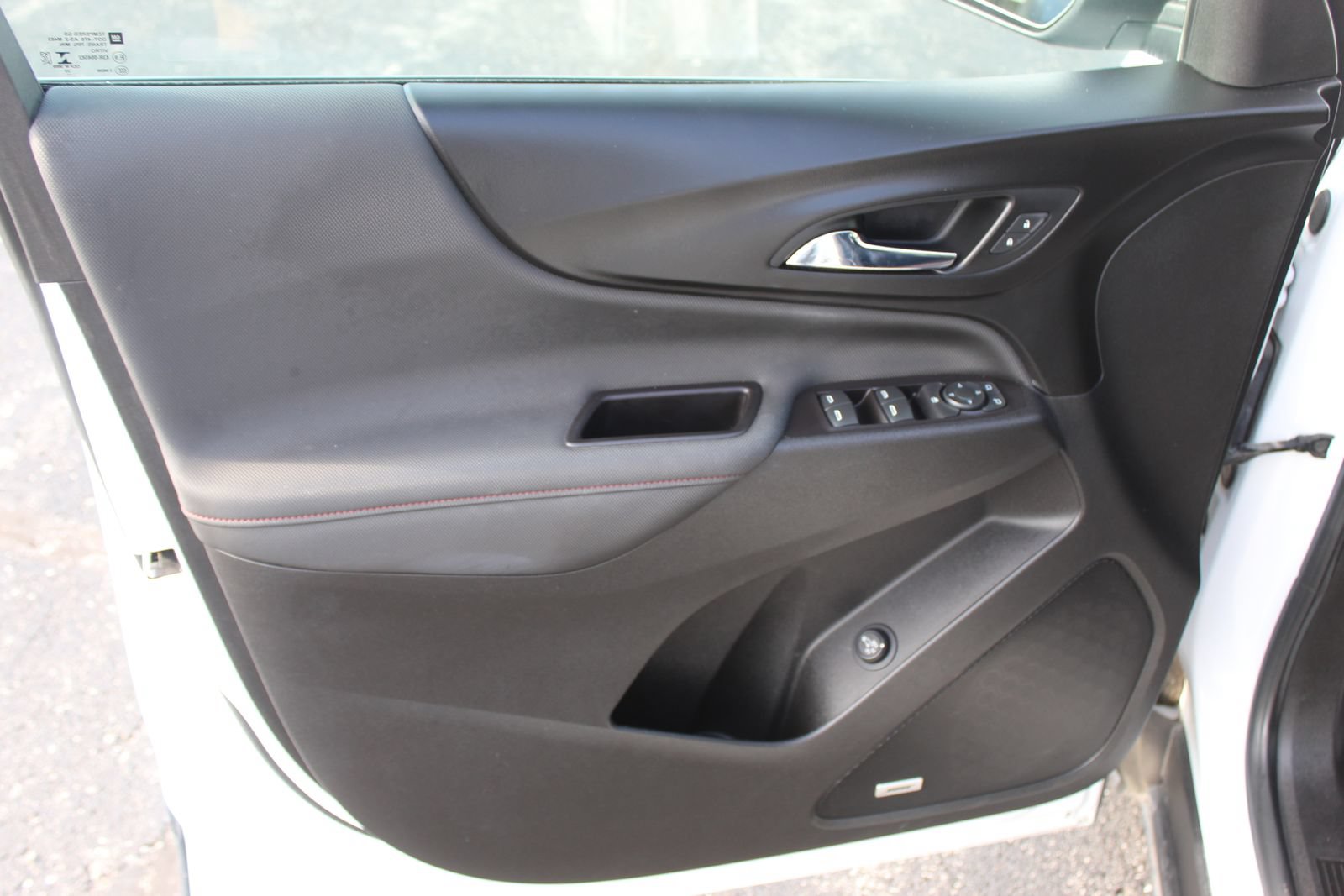 Used 2022 Chevrolet Equinox RS w/ RS Leather Package FWD image 19