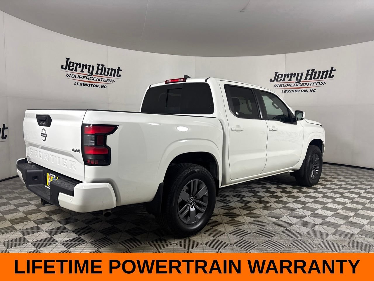 Used 2025 Nissan Frontier SV w/ SV Convenience Package AWD/4WD image 5