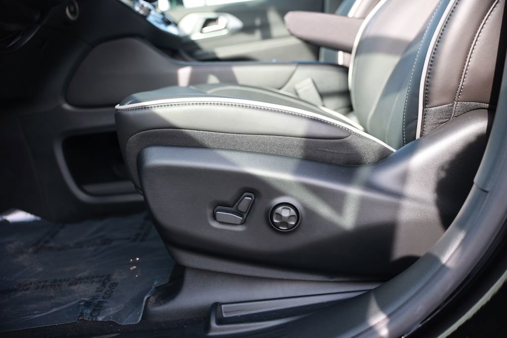 New 2026 Chrysler Pacifica Limited image 14