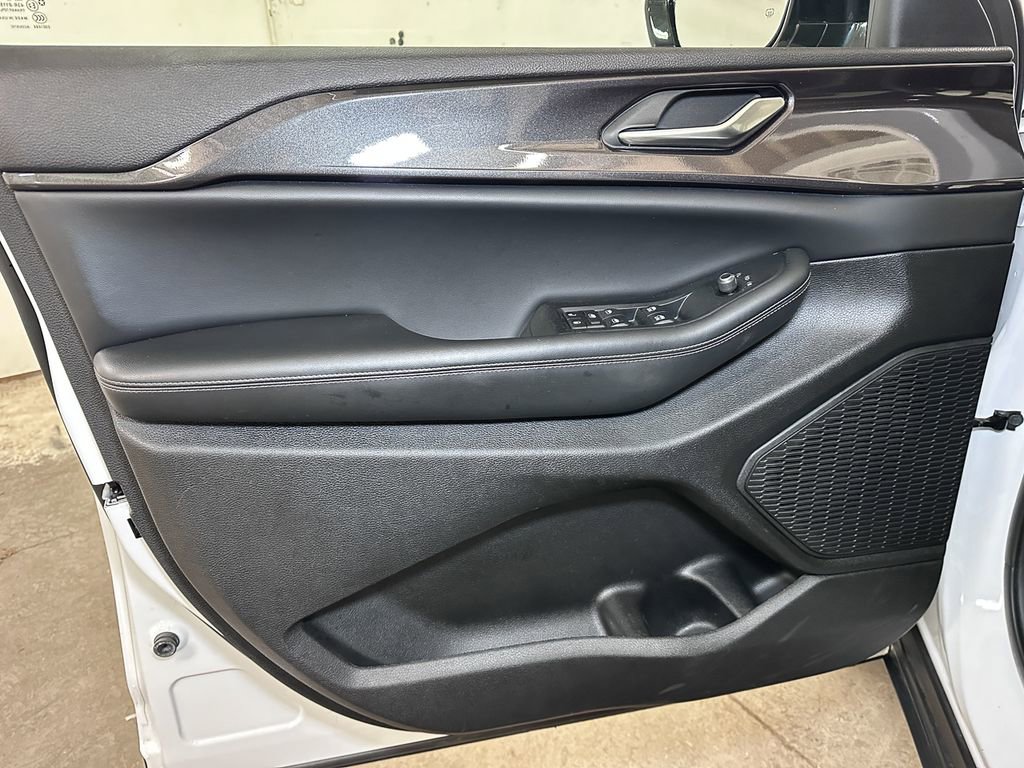 Certified 2023 Jeep Grand Cherokee Altitude image 22