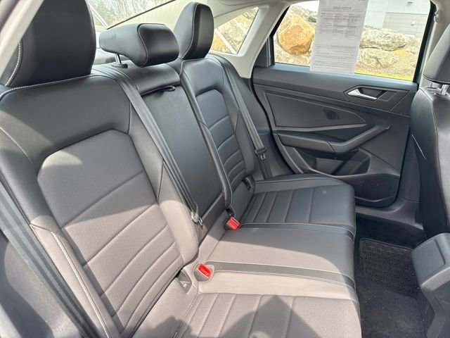 Used 2022 Volkswagen Jetta SE w/ Panoramic Sunroof Package image 11