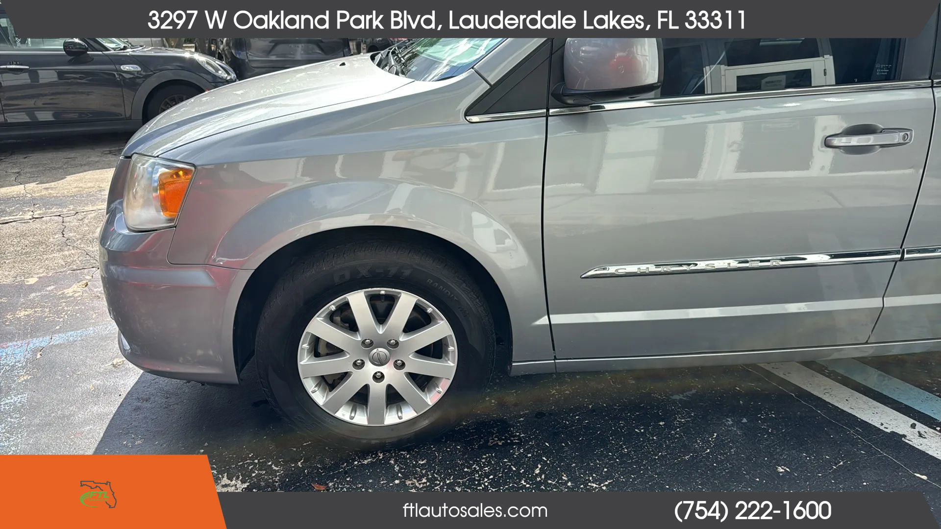 Used 2013 Chrysler Town & Country Touring image 15