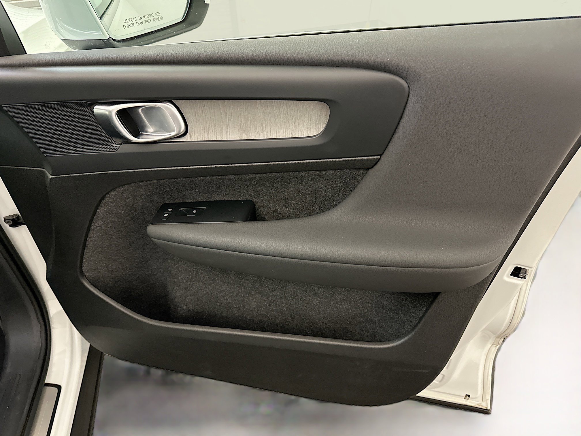 Used 2025 Volvo XC40 B5 Plus image 35