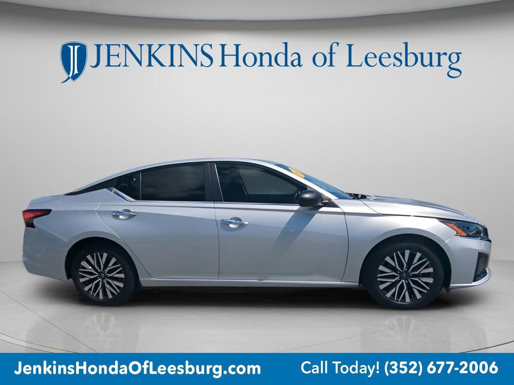 Used 2024 Nissan Altima 2.5 SV image 3
