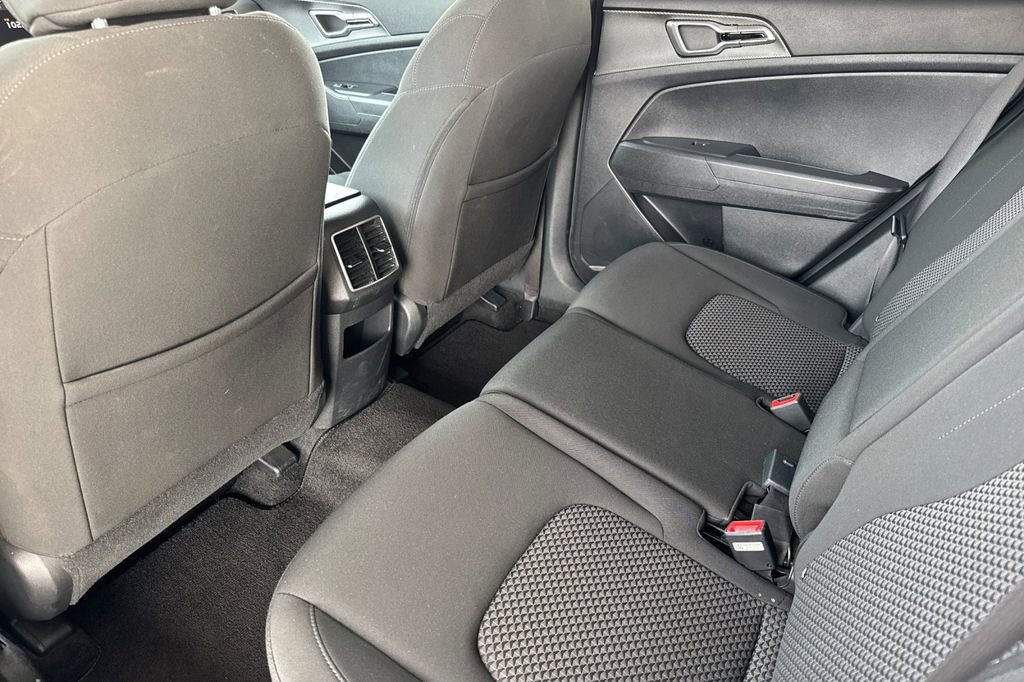Used 2024 Kia Sportage LX FWD image 6