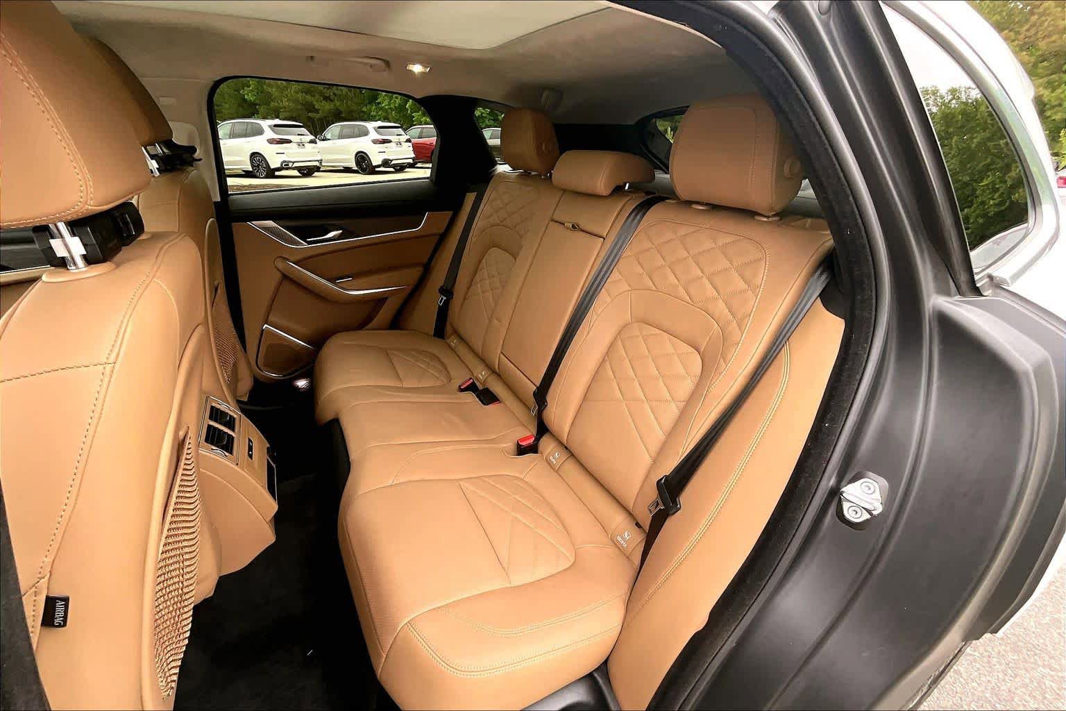 Used 2023 Jaguar F-PACE S AWD/4WD image 21