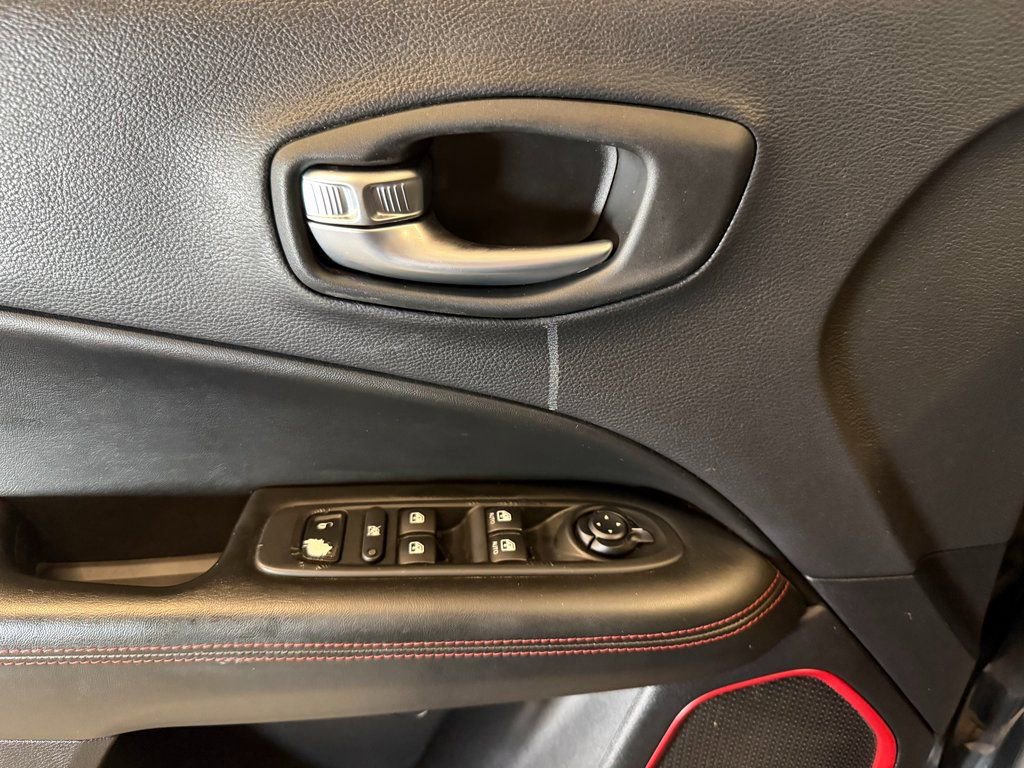 Used 2018 Jeep Compass Trailhawk w/ Leather Interior Group AWD/4WD image 19