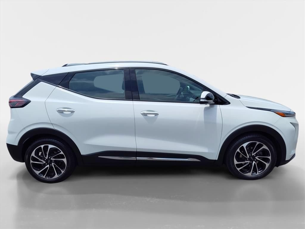 Used 2022 Chevrolet Bolt EUV Premier w/ Sun & Sound Package FWD image 6