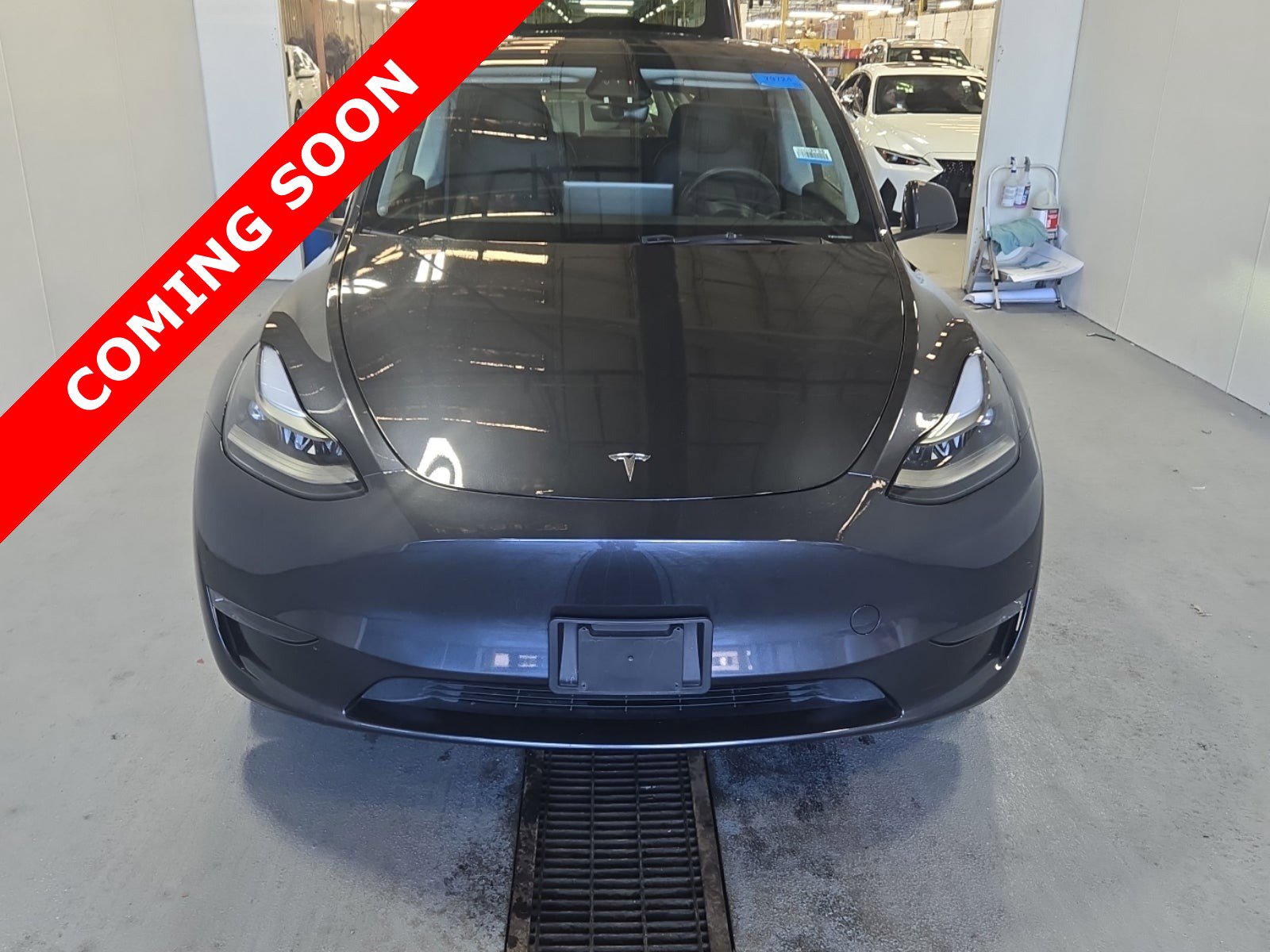 Used 2024 Tesla Model Y Long Range image 3