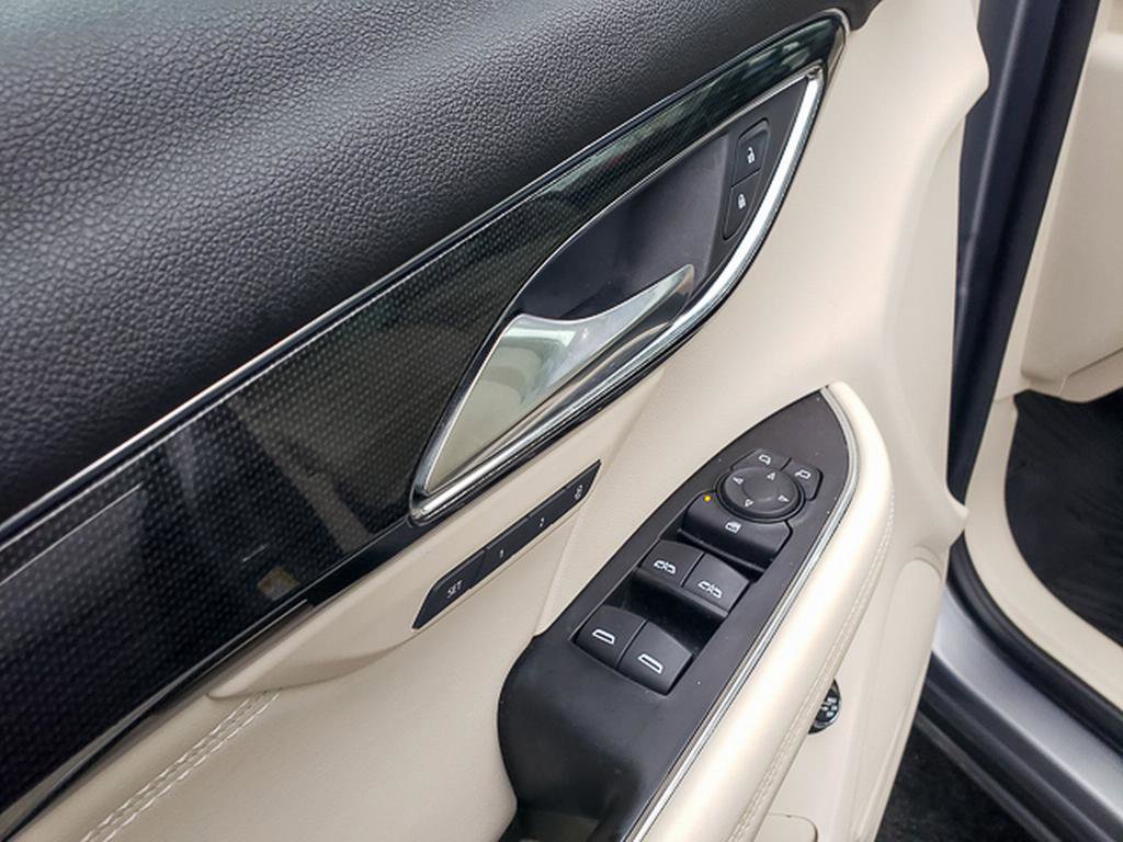 Used 2022 Buick Envision Essence w/ Safety Package image 10