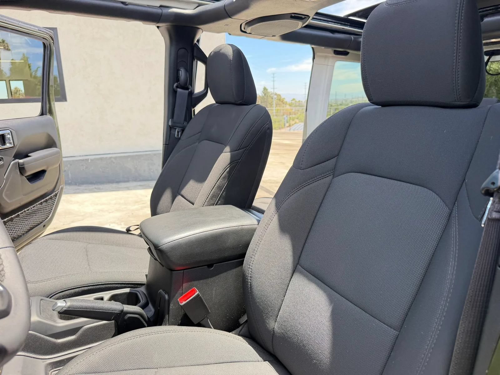 Used 2023 Jeep Wrangler Unlimited w/ Sun & Screen Package AWD/4WD image 11