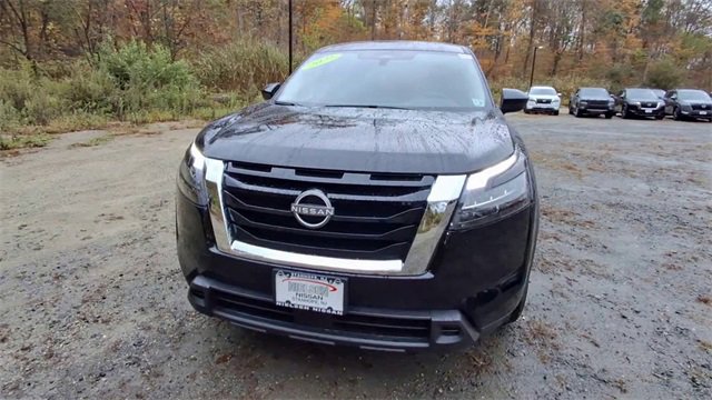 Used 2025 Nissan Pathfinder S image 3