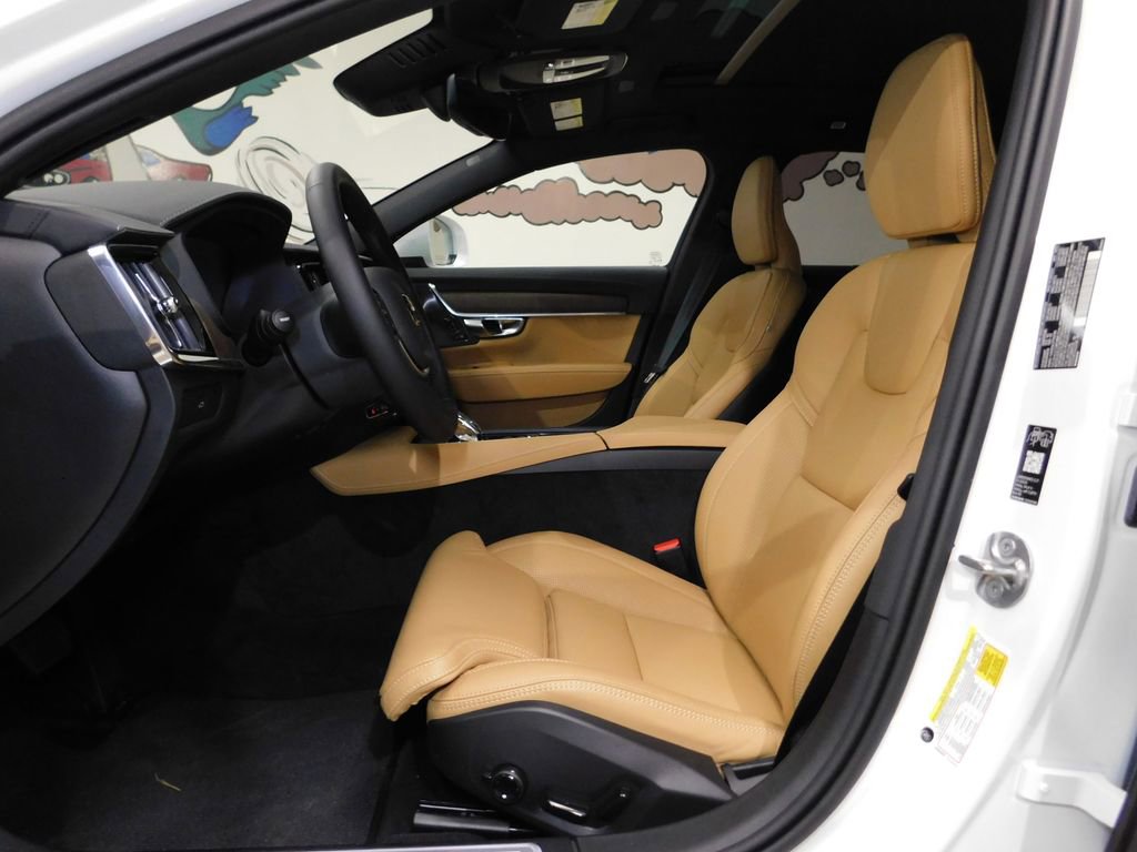 Used 2026 Volvo V90 B6 Cross Country Ultra image 31