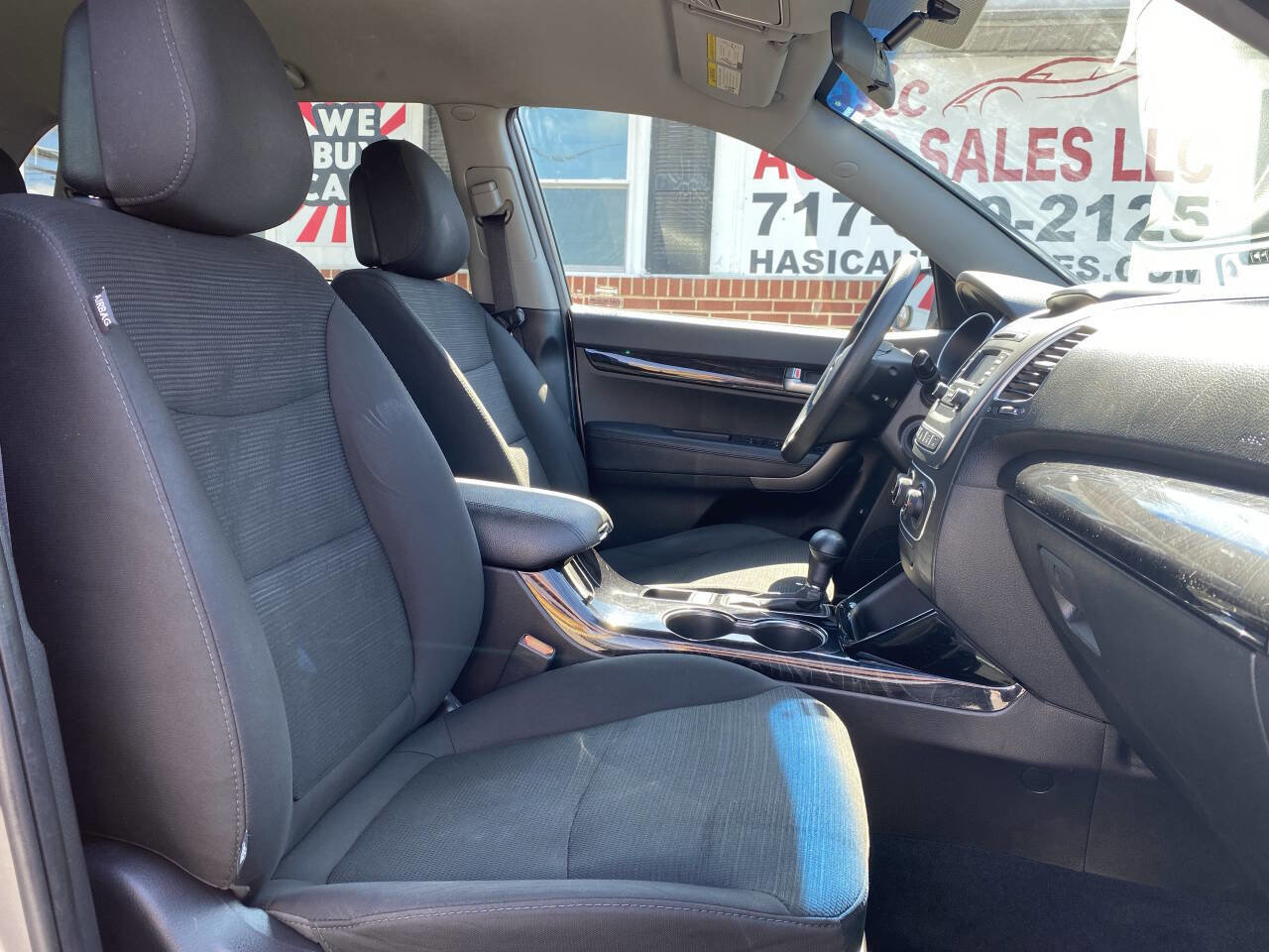 Used 2015 Kia Sorento LX image 19