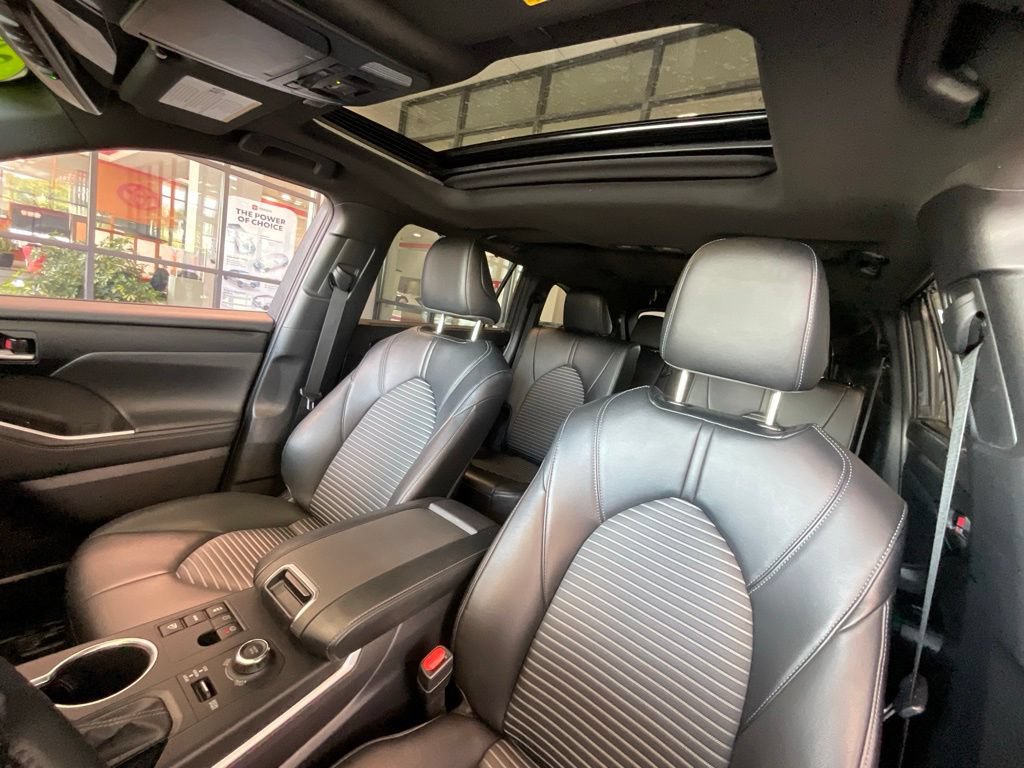Used 2023 Toyota Highlander XSE AWD/4WD image 10