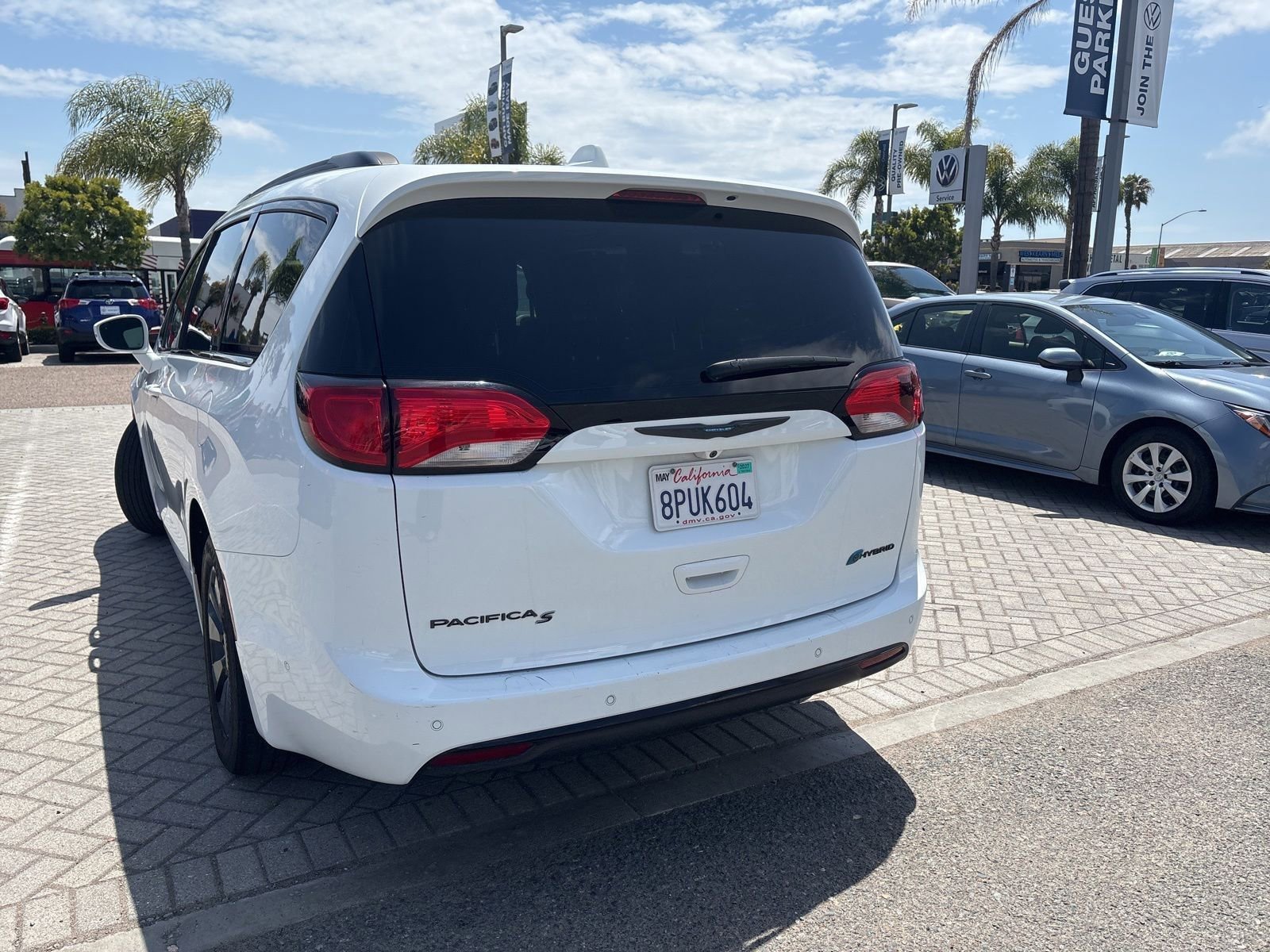 Used 2020 Chrysler Pacifica Limited w/ Advanced Safetytec Group FWD image 6