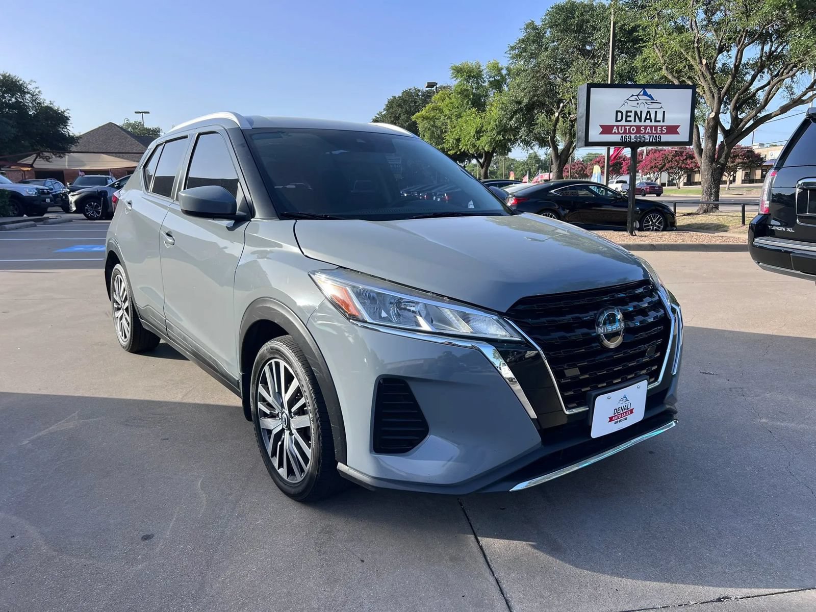 Used 2023 Nissan Kicks SV FWD image 2