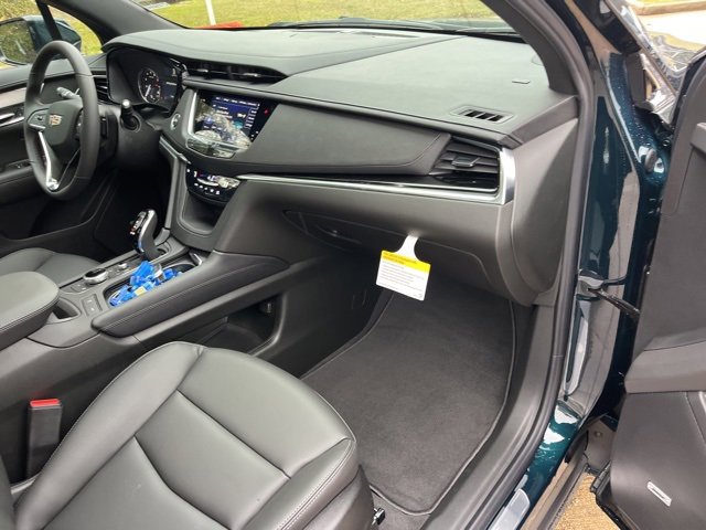 New 2025 Cadillac XT6 Luxury image 36