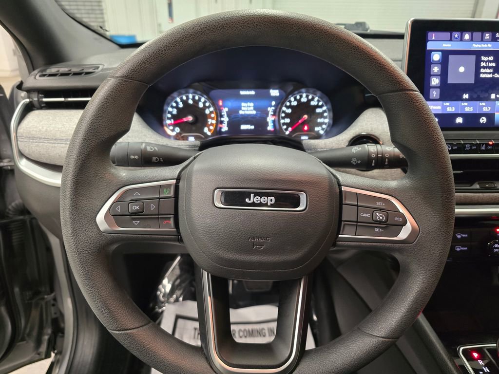 Used 2023 Jeep Compass Sport image 17