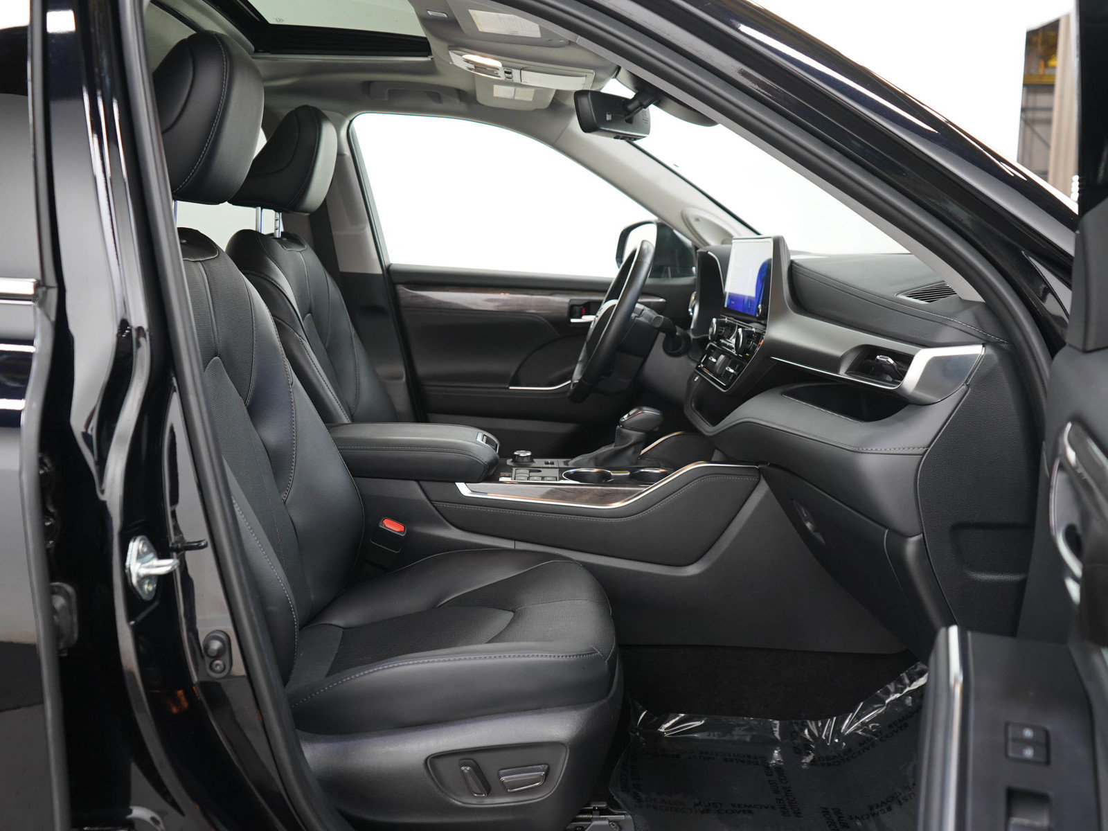 Used 2024 Toyota Highlander Limited AWD/4WD image 11