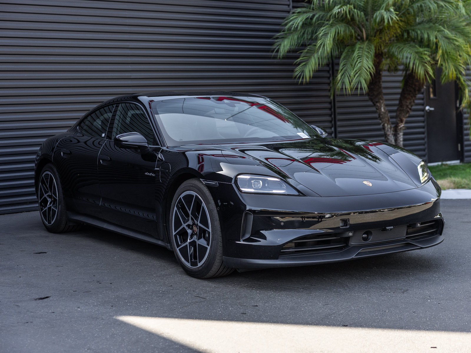 Certified 2025 Porsche Taycan AWD/4WD image 6