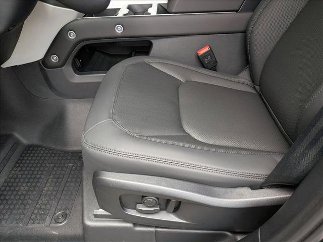 New 2026 Land Rover Defender 110 X-Dynamic SE image 4