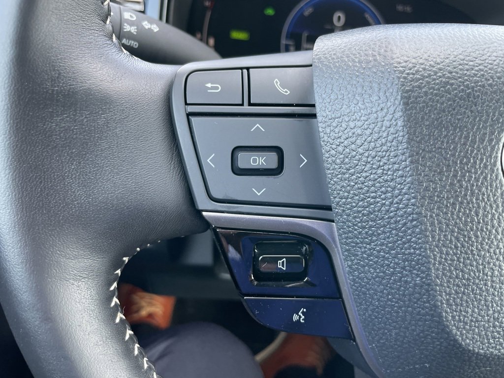 Used 2025 Toyota Camry SE image 19