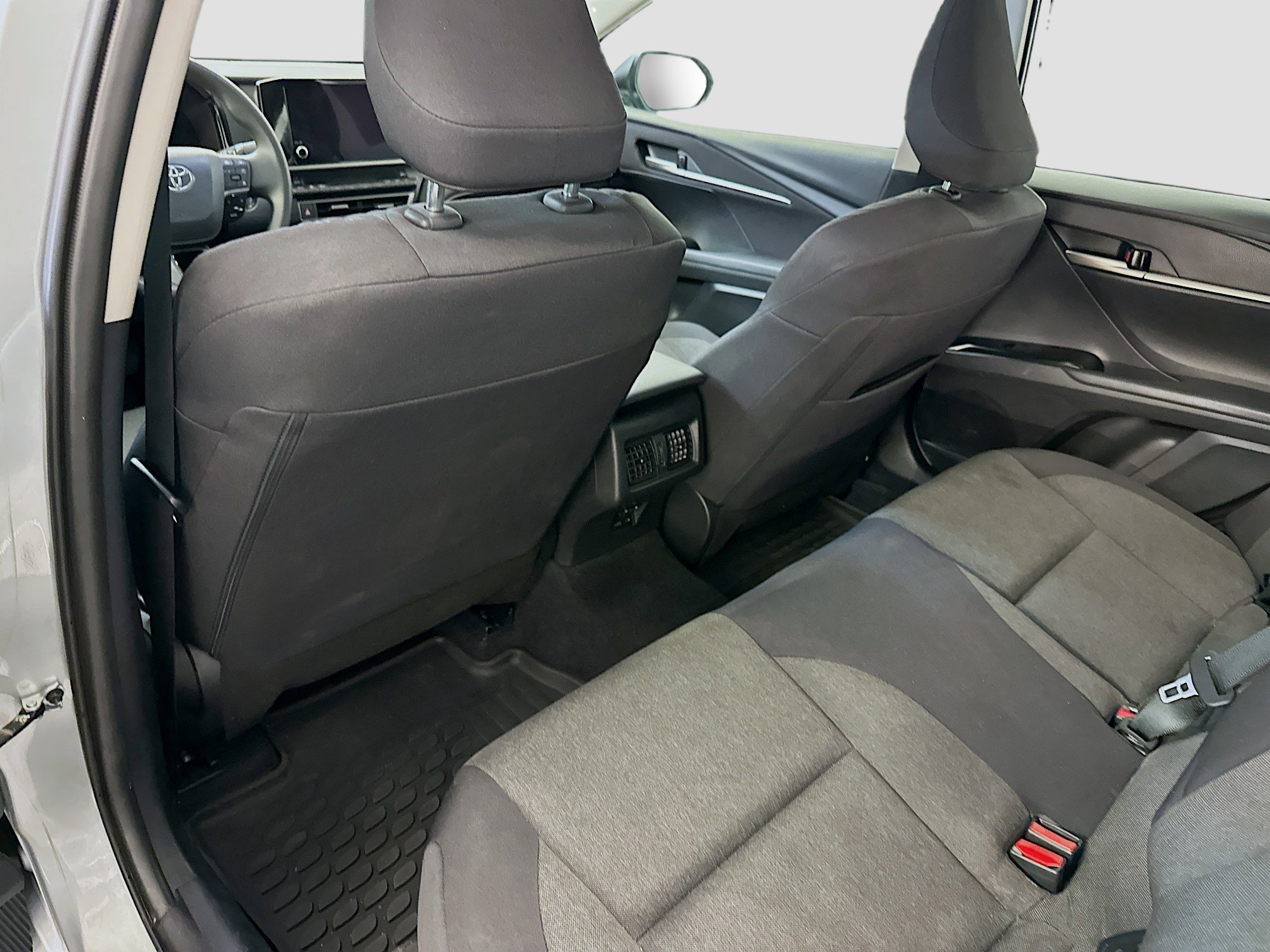 Used 2025 Toyota Camry LE image 28