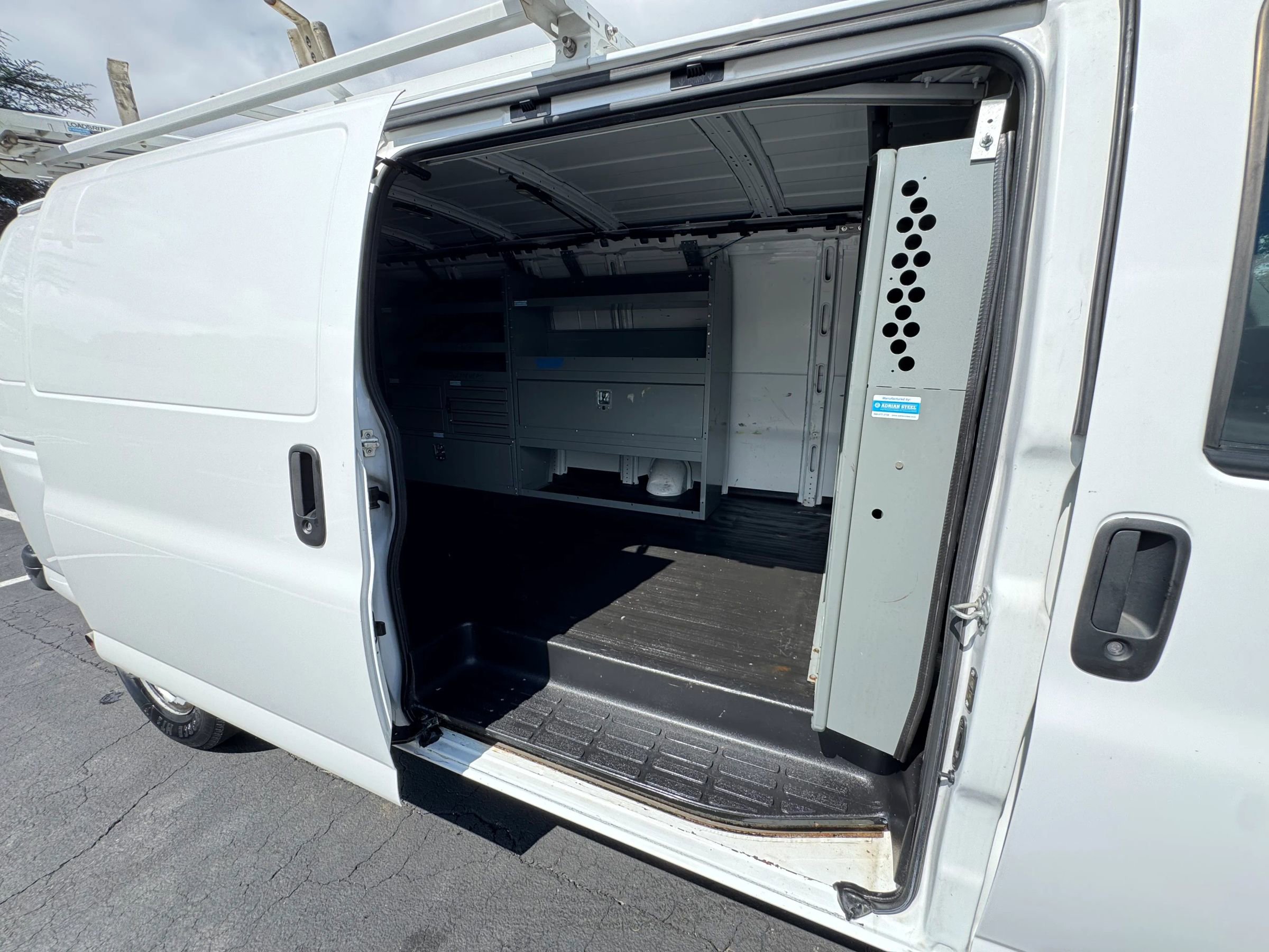 Used 2015 Chevrolet Express 3500 Extended image 10