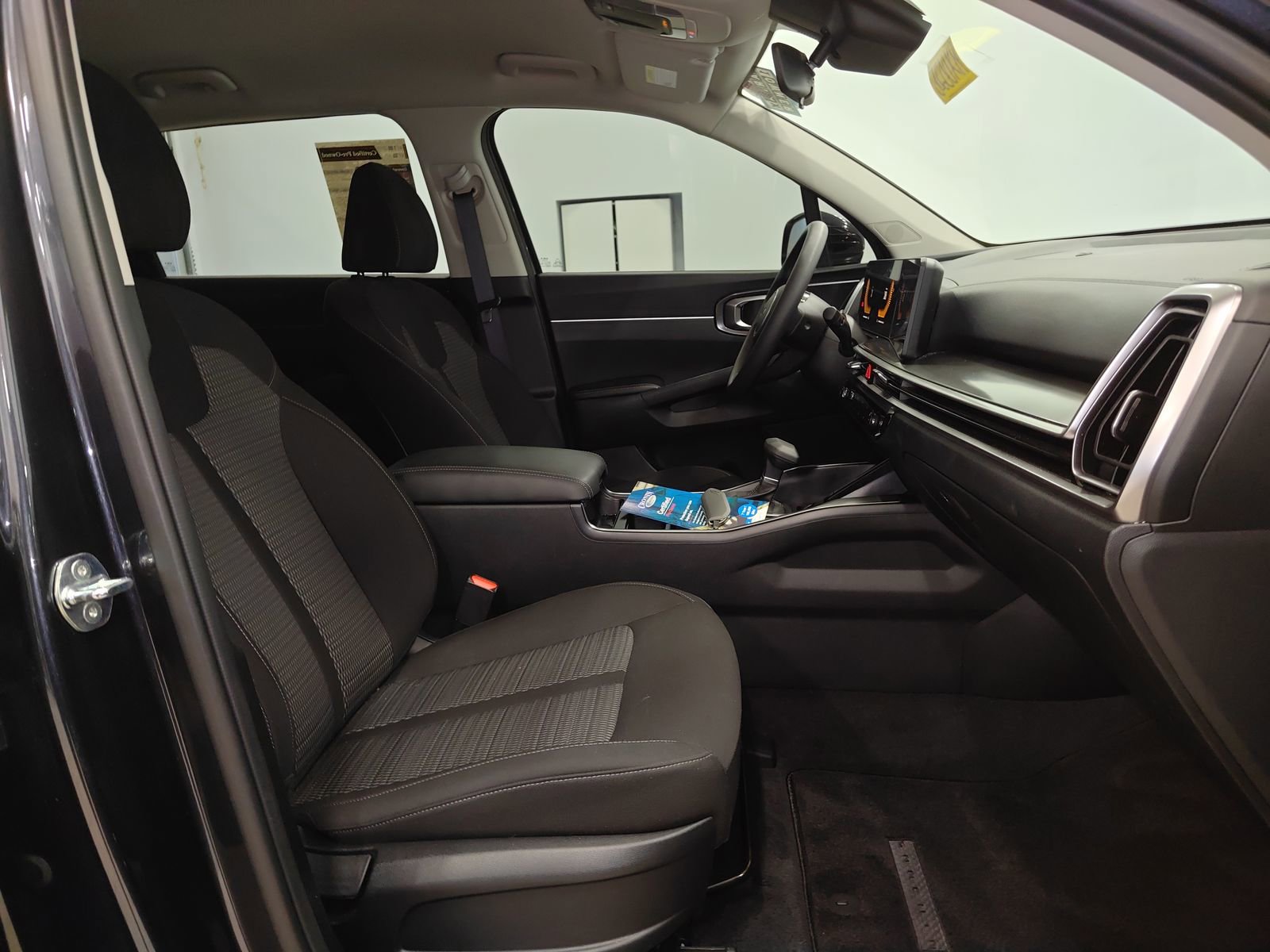 Used 2025 Kia Sorento LX image 26