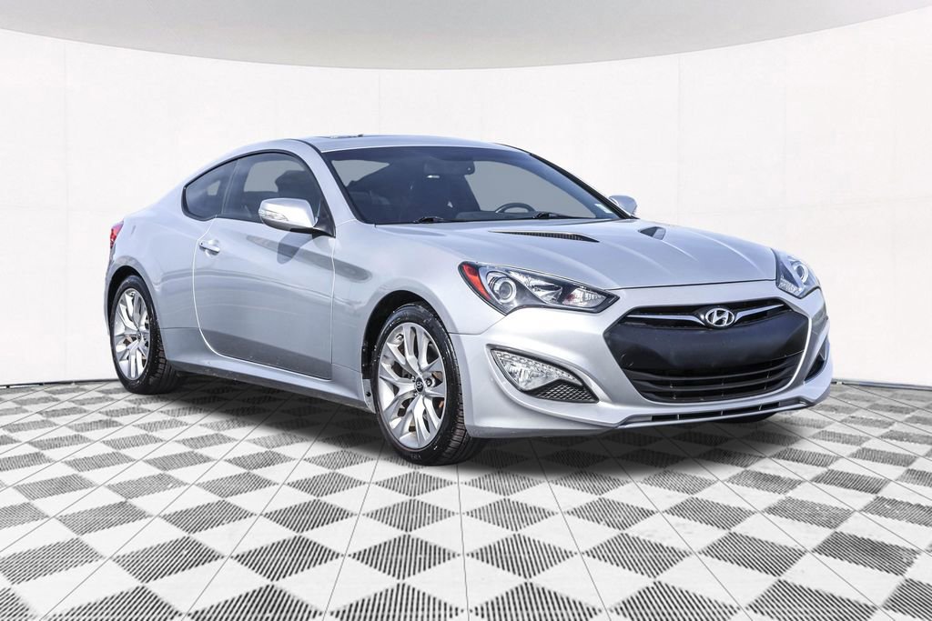 Used 2013 Hyundai Genesis 3.8 RWD image 11