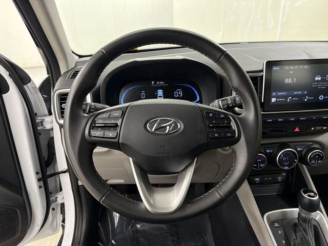 Used 2025 Hyundai Venue SEL image 28