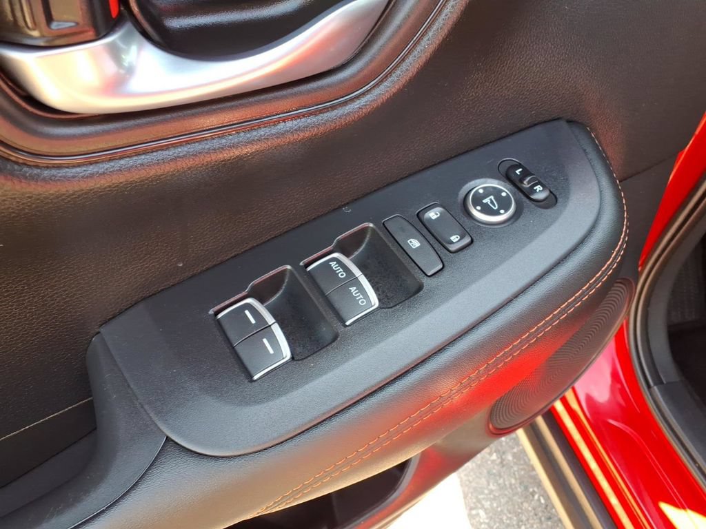 Used 2025 Honda HR-V Sport image 11