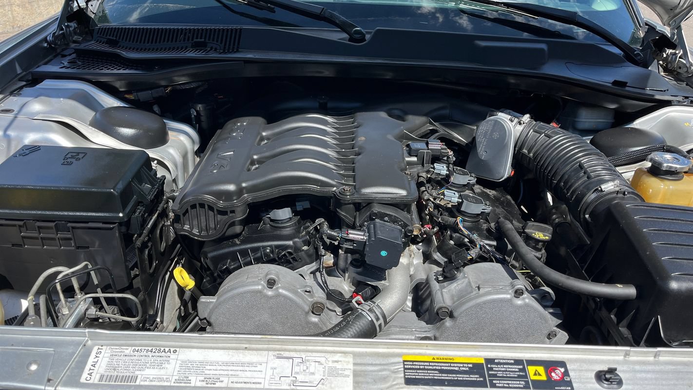 Used 2010 Dodge Charger SXT RWD image 18