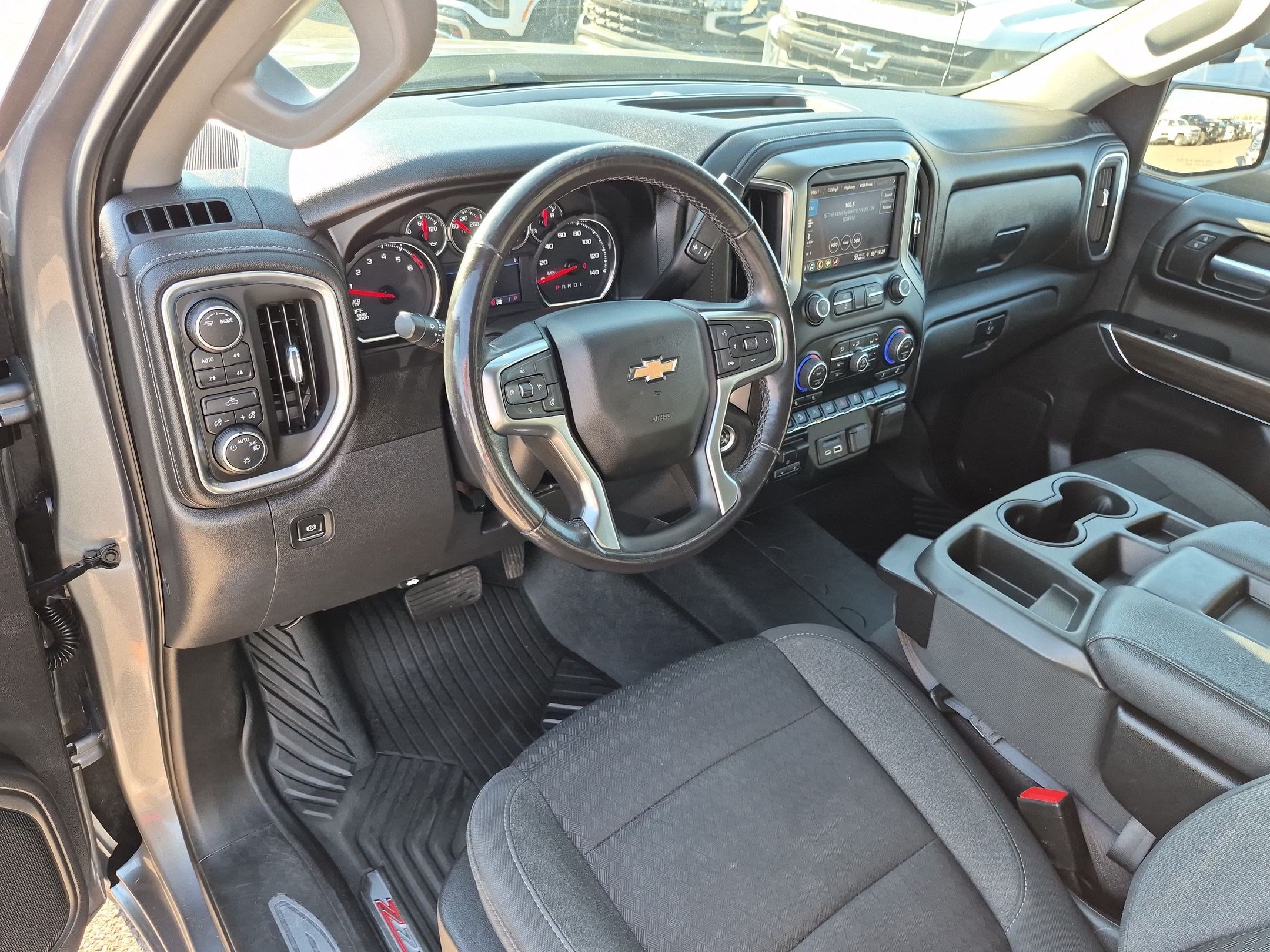 Used 2022 Chevrolet Silverado 1500 LT AWD/4WD image 14