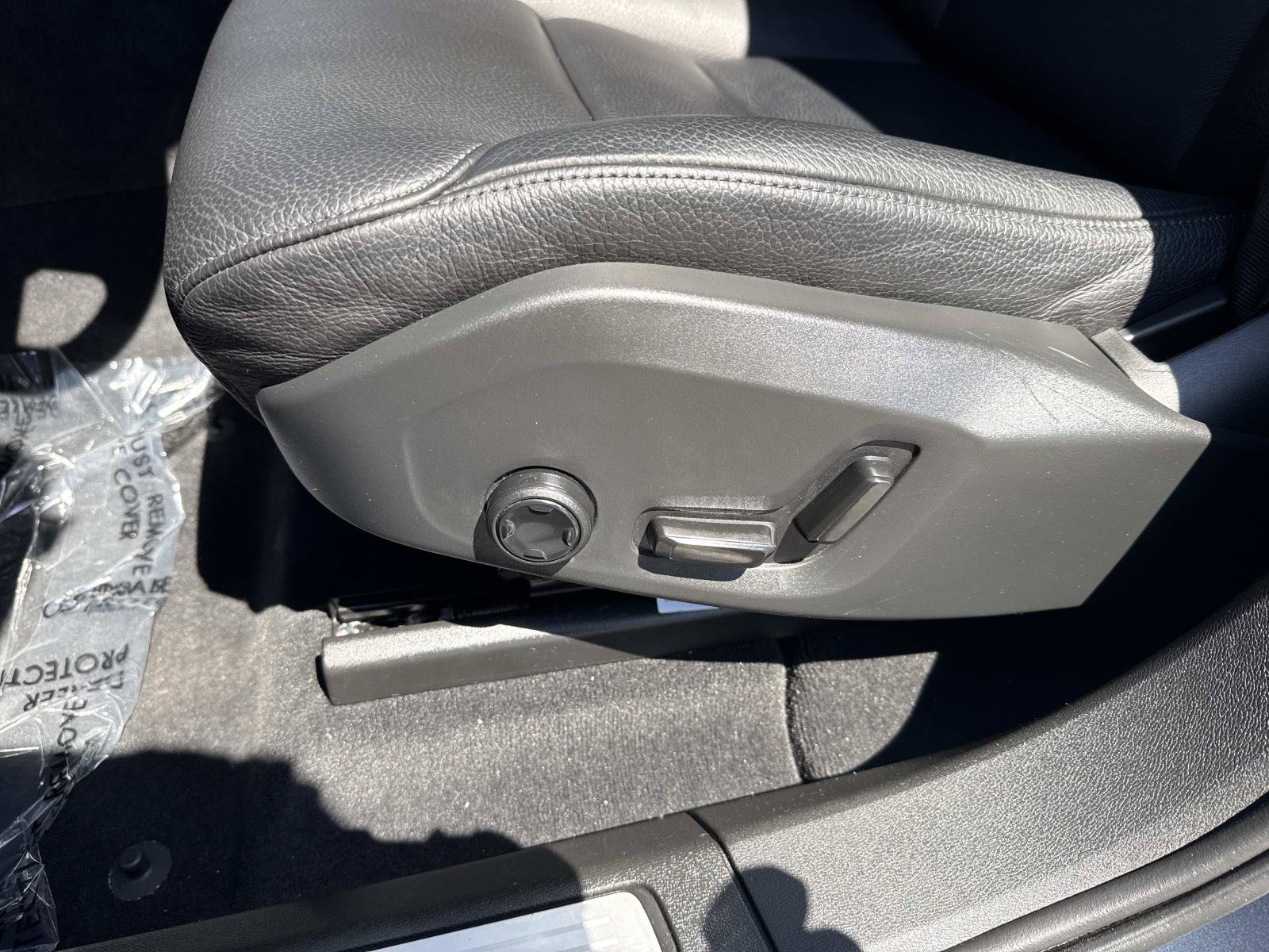 Used 2018 Volvo XC60 T6 Momentum w/ Convenience Package AWD/4WD image 22